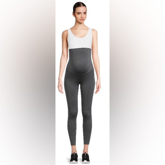 Destination Maternity Pants - Destination Maternity Seamless Active Leggings Size Small NWT.